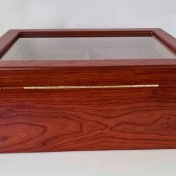 Beautiful Mahogany Locking Humidor with Hygrometer - Picture 3 of 6